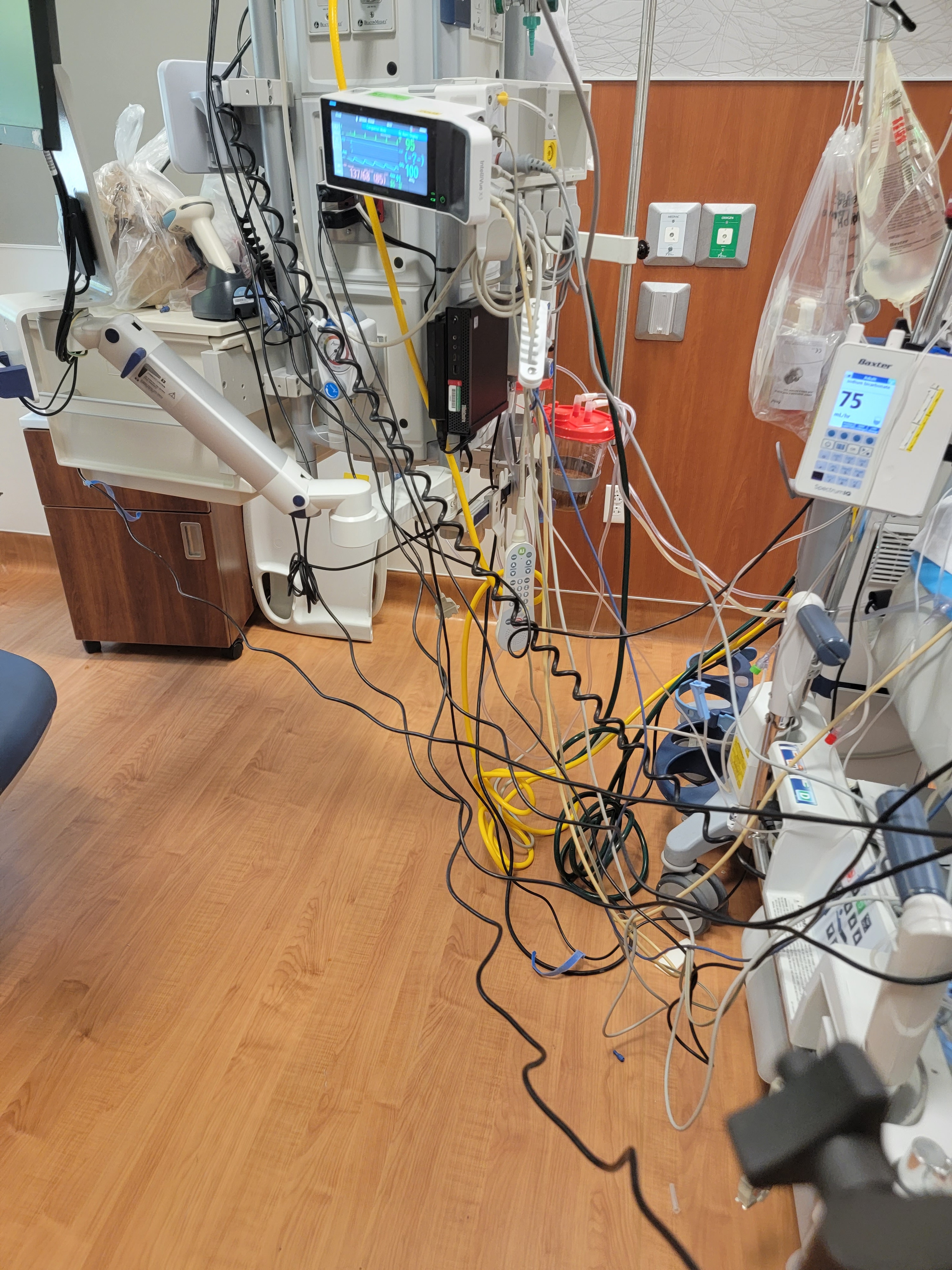 Tangled Lines & Cords — field photo 3
