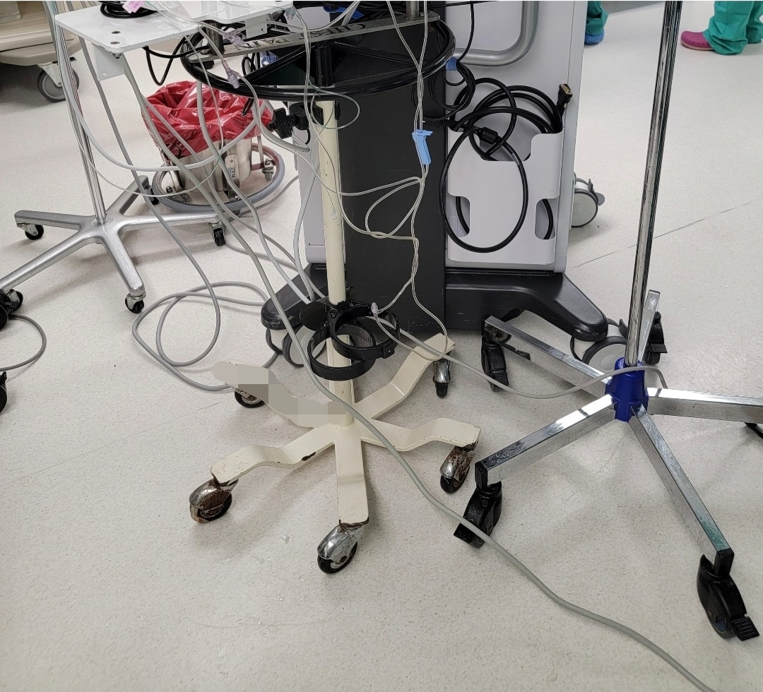 IV Pole Collisions & Mobility Constraints — field photo 3